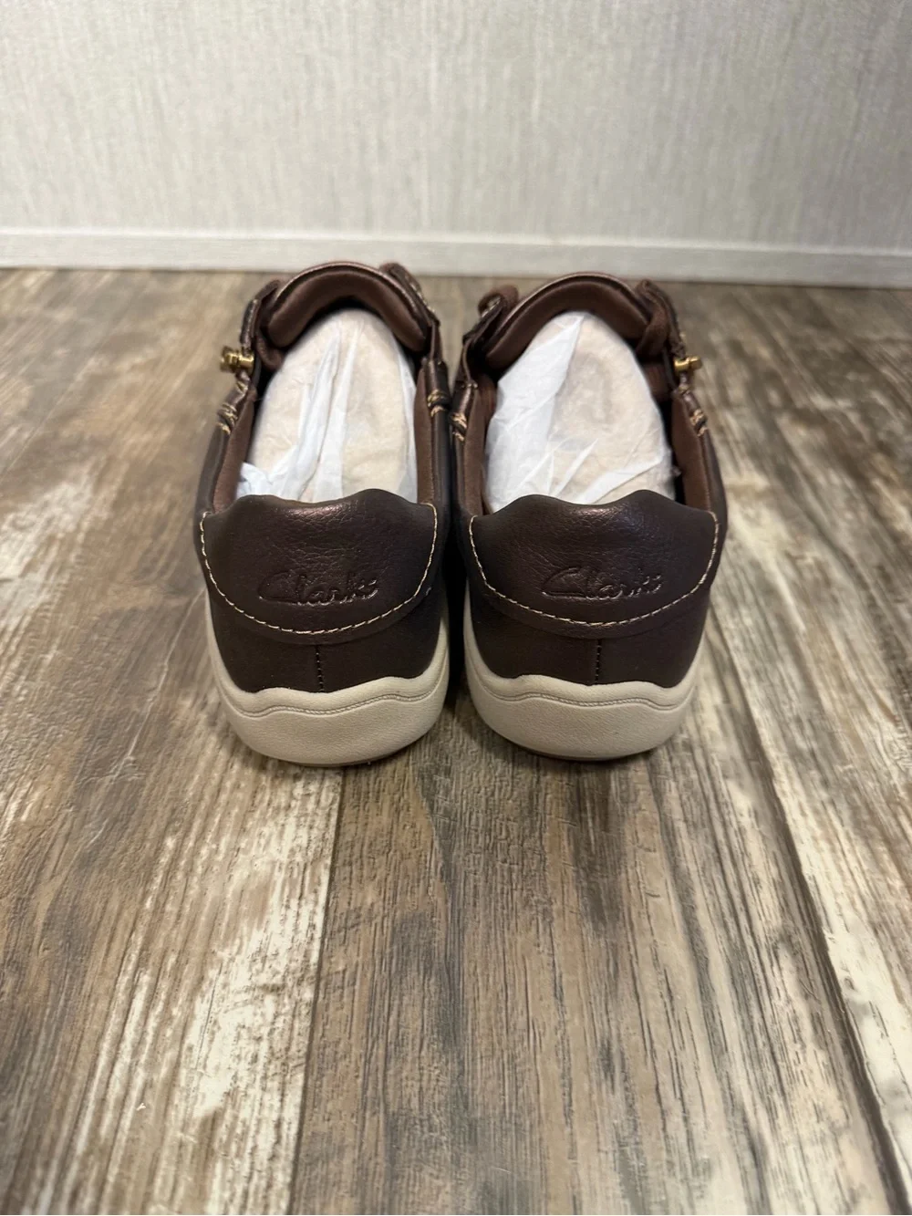 Clarks Women’s Metallic Bronze Low-Top Sneaker with Side Zip Size 8.5